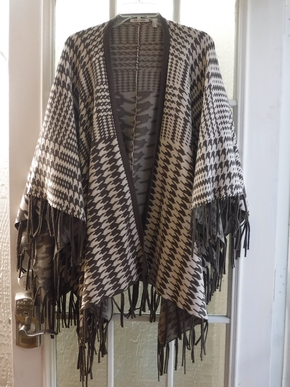 Punt Roma Beige/Brown Geometric Pattern on Shawl *Excellent*